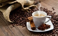 Що віщує випадково пролита кава: прикмети та забобони про популярний напій