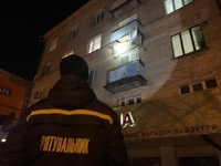 Більше не становить загрозу: аварійний балкон у Рівному демонтували (ФОТО/ВІДЕО)