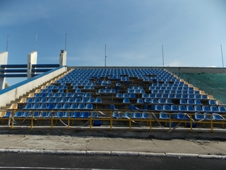 Поламані стільці на стадіоні "Авангард"