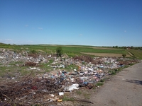 Майже сотню сміттєзвалищ серед лісів та полів виявили на Рівненщині (ФОТО)