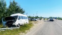 Сплутала педалі: на Рівненщині водійка кросовера зіткнулася з маршруткою (ФОТО) 