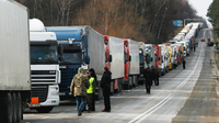 Тиждень, як місяць і гриль-party на дорозі: як блокада на польському кордоні впливає на пасажирський транспорт