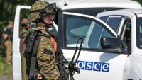 Проросійські демонстранти зібралися біля штаб-квартири: ОБСЄ призупинила місію на окупованому Донбасі