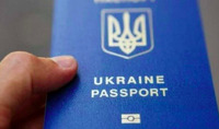 Одразу по два: українці за кордоном зможуть оформити декілька паспортів