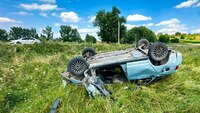 На Рівненщині легковик злетів у кювет і перекинувся: водій перебуває у комі