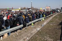 Українці «штурмують» кордон! Який пункт пропуску обрати, щоб не стояти в черзі?