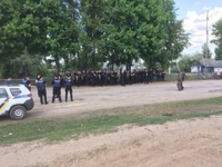 Десятки правоохоронців із Житомирщини приїхали з обшуком у село на Рівненщині