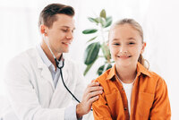 Коли треба вести дитину до лікаря: Пояснення від фахівців і схема обов’язкових візитів