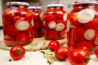 Солодкі мариновані томати без стерилізації: чоловік ставить 10 з 10 – ідеальні на зиму