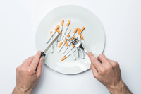 Їжа, що б’є по здоров’ю сильніше за сигарети: від яких продуктів слід терміново відмовитися