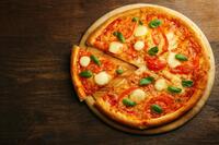 У 100 разів смачніше, ніж у піцерії: рецепт тіста на піцу, перевірений роками