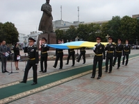 На майдані Незалежності у Рівному підняли державний прапор (ФОТО)