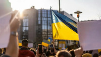Українців за кордоном почали масово перевіряти на один із статусів: Які документи можуть вимагати