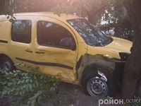 На Рівненщині сталася ДТП – авто відкинуло у дерево (ФОТО)