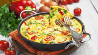 Омлет з овочами та зеленню: корисний сніданок для дітей 
