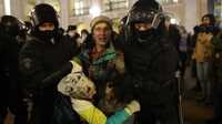 У Росії протестують проти нападу на Україну: затримано майже 900 людей (ВІДЕО)