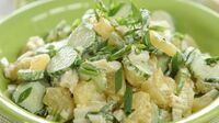 Дуже ситно і соковито: Картопляний салат з майонезом