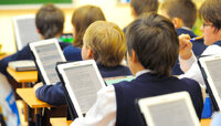 Дали відбій сучасним технологіям: в ЄС помітили, що діти розучилися читати і писати