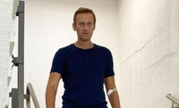 «Тремтять ноги, коли йду сходами»: отруєний «Новачком» Навальний вже хоче гортати Instagram