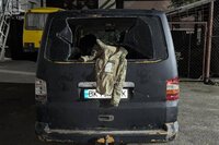 У Луцьку натовп із 30 людей побив військових ТЦК і розтрощив бус із рівненськими номерами (ФОТО)