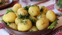 Чим корисна молода картопля, як приготувати та які є протипоказання?