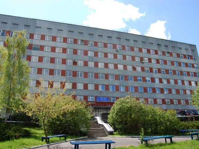 Один із чотирьох корпусів Рівненської обласної клінічної лікарні - хірургічний