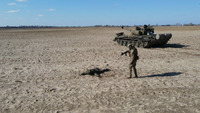 «Русские сдаются»: ворожий солдат за гроші й телевізор віддав свій танк ЗСУ 