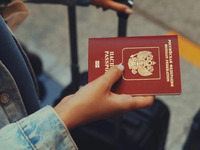 Попустились чи розпушують хвіст? Як українцям відпочивається поруч з окупантами