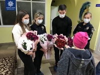 Патрульні Рівного ощасливили дітей з онкогематології (ФОТО)