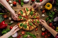 Лінива піца за 5 хвилин у мікрохвильовці (РЕЦЕПТ)