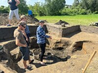 У селі неподалік Рівного розкопали давню споруду (ФОТО)