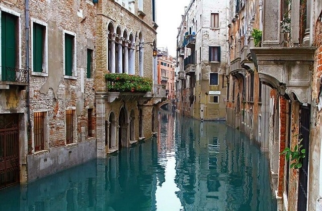 Канал у Венеції. Фото ілюстративне