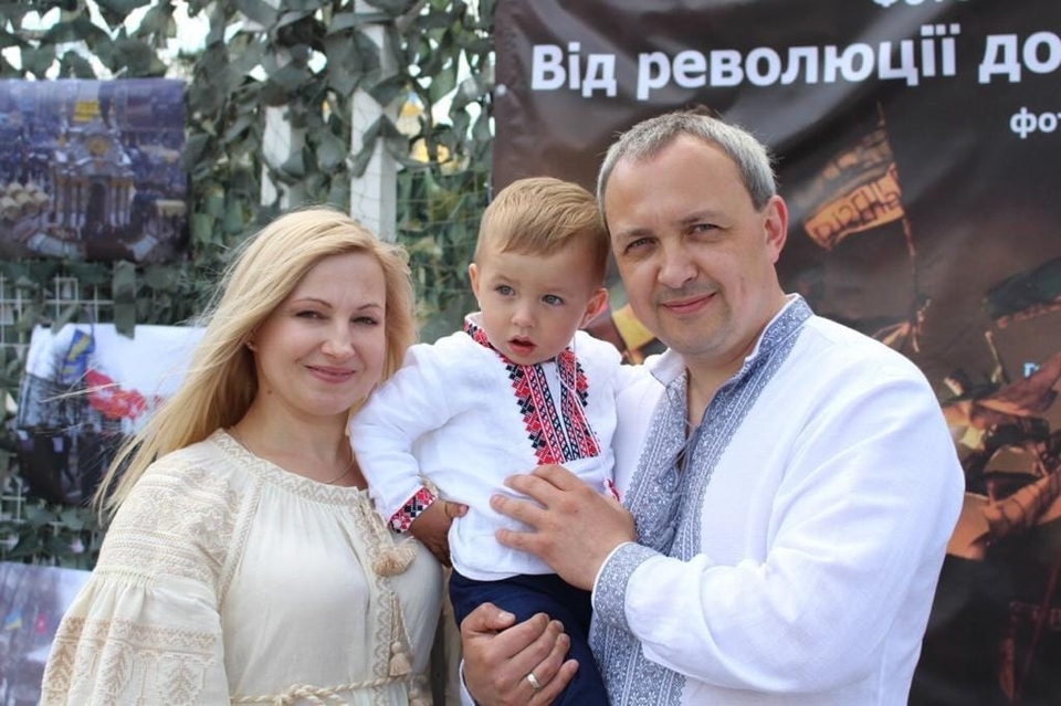 Олексій Муляренко з дружиною Наталією та сином. Фото — Радіо Трек. 2019 рік.