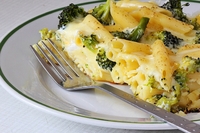 Страви з броколі: рецепт пасти під молочно-сирним соусом