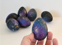 Діамантові, мармурові та космічні: як оригінально пофарбувати яйця на Великдень (ФОТО/ВІДЕО)