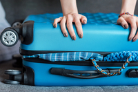 Цей трюк допоможе вмістити у валізу вдвічі більше речей: геніальний спосіб