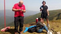Рятувальники зняли 19-річну рівнянку з гори у Карпатах (ФОТО)