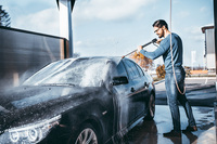 Працівник мийки автомобілів назвав 4 речі, які псують покриття автомобілів: Основи очищення кузова