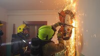 16 людей евакуювали під час пожежі у Рівному: у квартирі виявили непритомну жінку