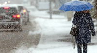 Мокрий сніг та ожеледиця: українців попередили про неприємну погоду 