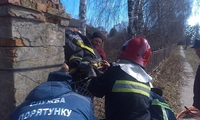 Школяр на Дубенщині серйозно травмувався, перестрибуючи паркан (ФОТО/ВІДЕО)