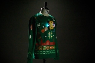 Цей светр визначає рівень святкового настрою