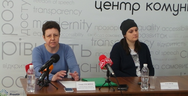 Тамара Лук'янчук зліва і Алла Лосік - справа. Фото Юлії Друктейніте. 2018 рік