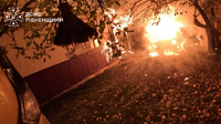 У Сарнах спалахнула пожежа: вогонь з автівки перекинувся на житловий будинок