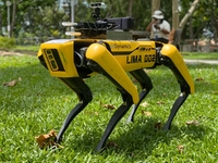 Собака-робот почав патрулювання в Сінгапурі (ФОТО, ВІДЕО)