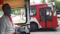 У Рівному водій тролейбуса возить людей у вишиванці (ФОТО)