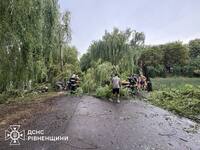 Негодa з буревієм тa зливою пронеслaсь Рівненщиною