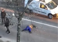Пішохода збили у Рівному. Жінка лежить на дорозі (ФОТО/ВІДЕО)