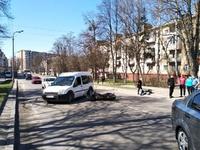 Мотоцикліст на тротуарі: ДТП у Рівному зупинила цілу вулицю (ФОТО)