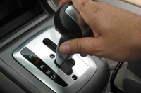 3 шкідливі звички автомобілістів, які гублять автоматичну коробку передач